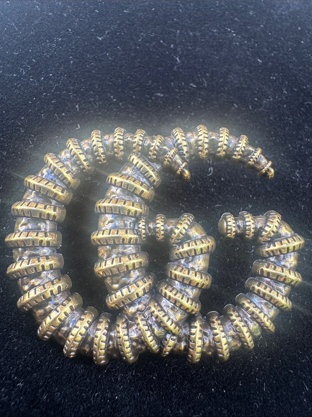 Brooch elegant gold